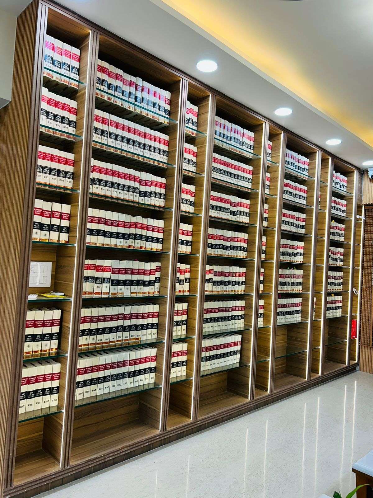 Library Prashat Shukla Law Chambers